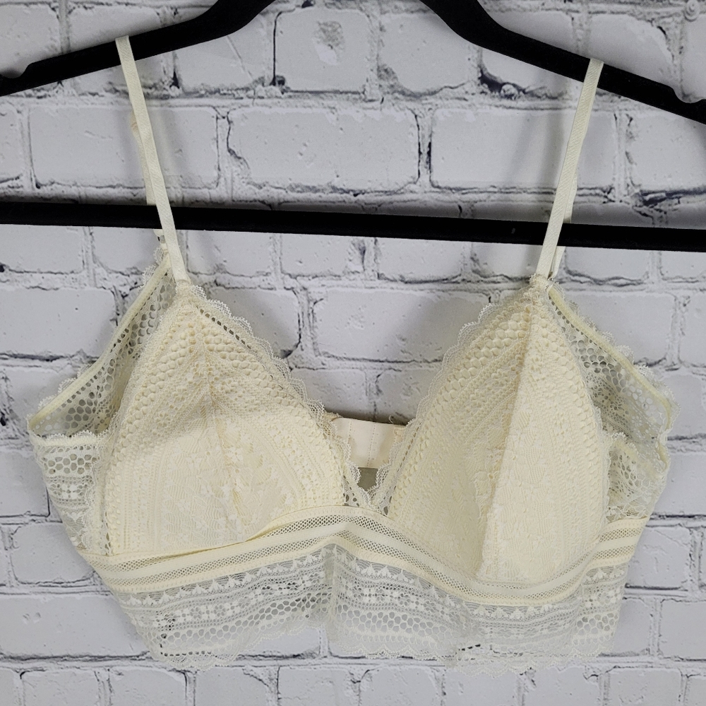 LUVLETTE | lace lacey dainty bralette